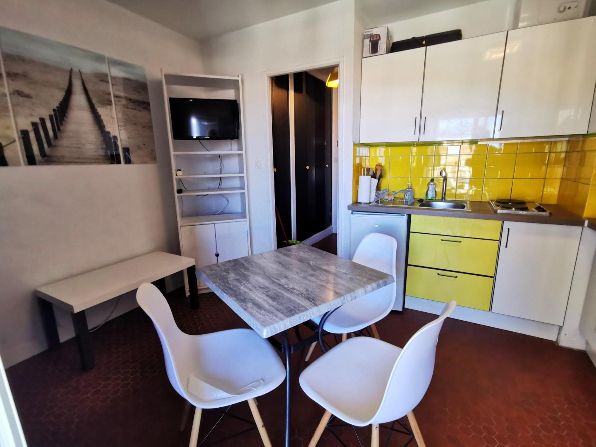 Soleil Levant: Beachfront Cozy Apartment with Direct Beach Access Le Barcares Exterior photo